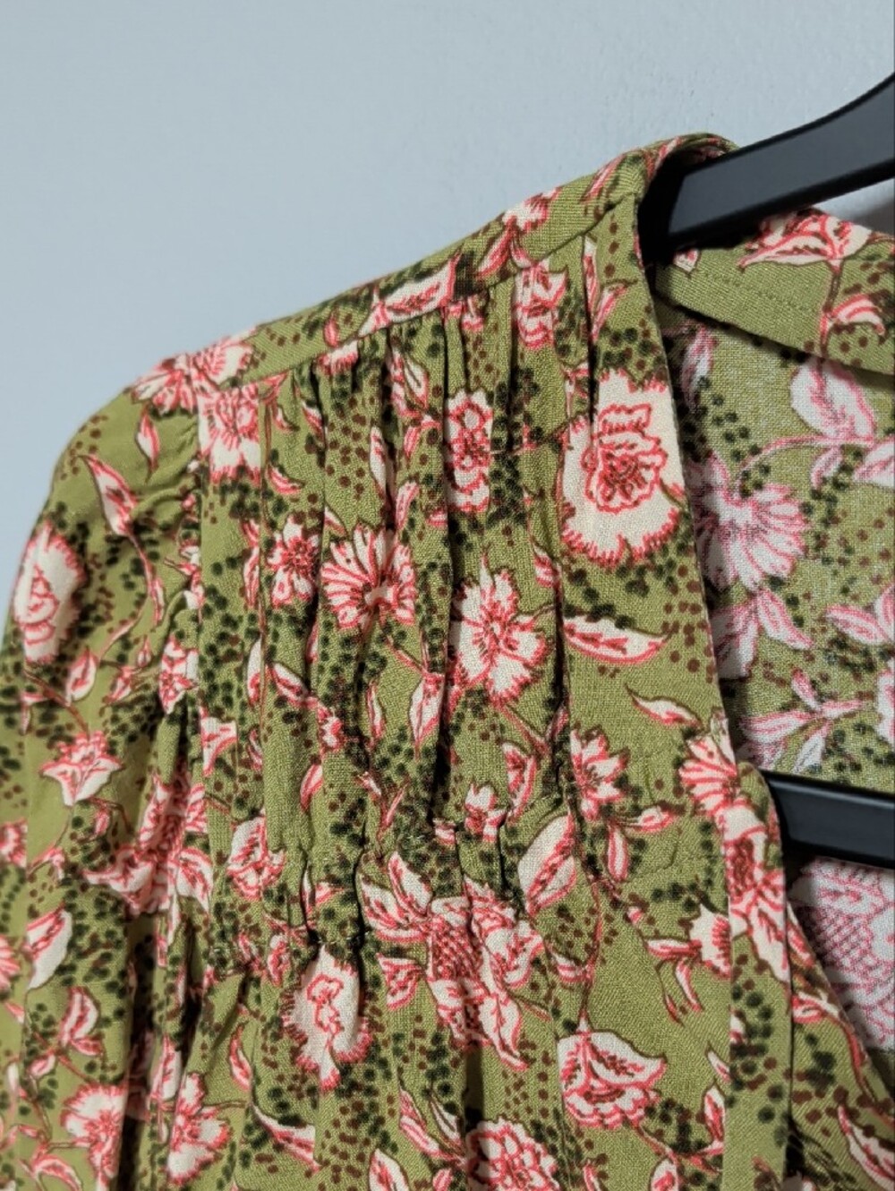 Jessica Simpson Olive and Pink Floral Scoop Neck Blouse - Picture 3 of 8